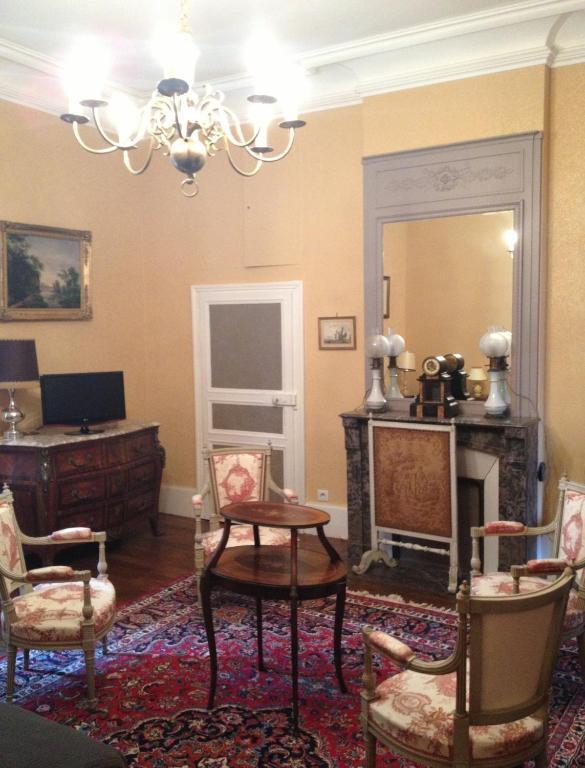 Chateau De Villars Villeneuve-sur-Allier Habitación foto